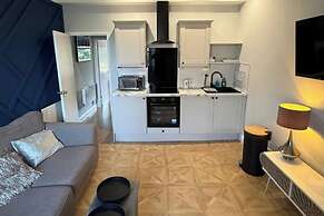 Cosy Perth Apartment - City Comforts