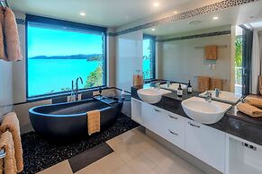 Edge 18 Waterfront Luxury