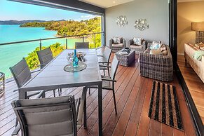 Edge 18 Waterfront Luxury