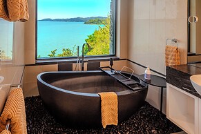 Edge 18 Waterfront Luxury