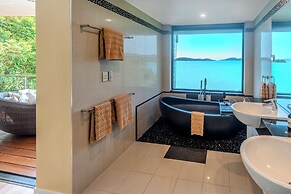 Edge 18 Waterfront Luxury
