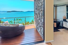 Edge 18 Waterfront Luxury