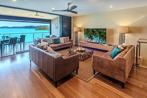 Edge 18 Waterfront Luxury