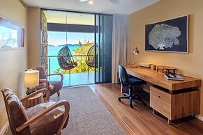 Edge 18 Waterfront Luxury