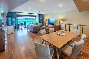 Edge 18 Waterfront Luxury