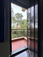 XTSY Travellers Hostel