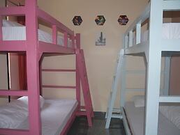 XTSY Travellers Hostel