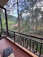 XTSY Travellers Hostel