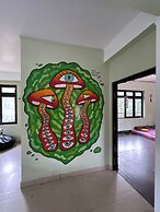 XTSY Travellers Hostel