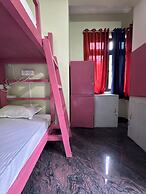 XTSY Travellers Hostel