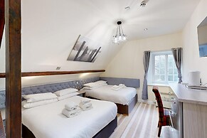High Tor Hotel