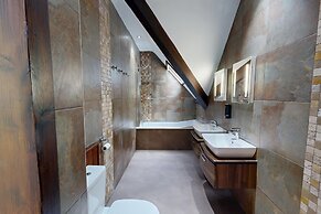High Tor Hotel