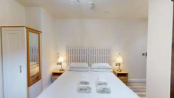 High Tor Hotel