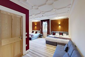 High Tor Hotel