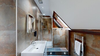 High Tor Hotel