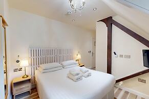 High Tor Hotel