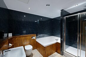 High Tor Hotel