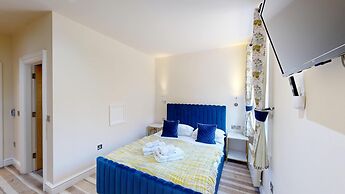 High Tor Hotel