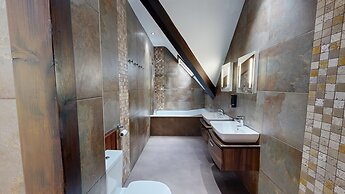 High Tor Hotel
