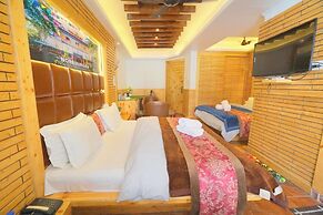 Lord Krishna Boutique Stay