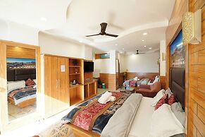 Lord Krishna Boutique Stay