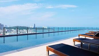 Fully Furnished Excellent Location - Next to Beach