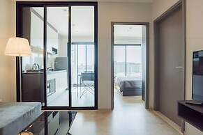 Fully Furnished Excellent Location - Next to Beach