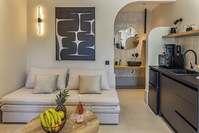 Karteris Luxury Suites