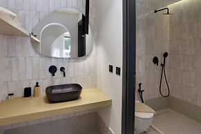 Karteris Luxury Suites