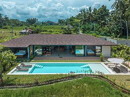Xanadu - 5BR Ubud Designer Villa, Pool with Rice Fields Views