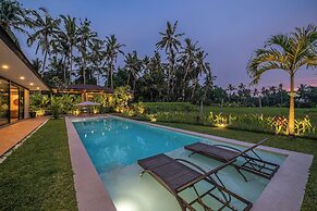 Xanadu - 5BR Ubud Designer Villa, Pool with Rice Fields Views