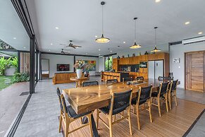 Xanadu - 5BR Ubud Designer Villa, Pool with Rice Fields Views