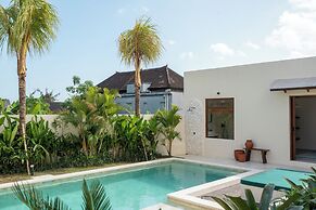 Rumah Tiha by Alfred in Bali
