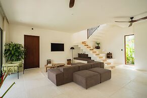 Rumah Tiha by Alfred in Bali