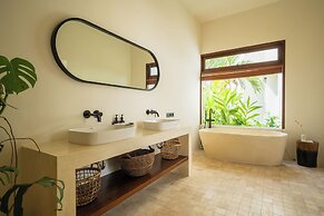 Rumah Tiha by Alfred in Bali