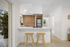 Burleigh Breeze 2 Bed Beach Walk