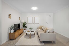 Burleigh Breeze 2 Bed Beach Walk