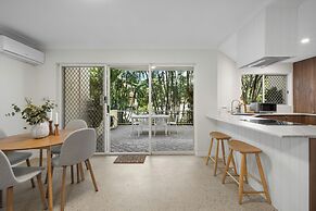 Burleigh Breeze 2 Bed Beach Walk