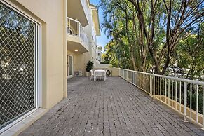 Burleigh Breeze 2 Bed Beach Walk