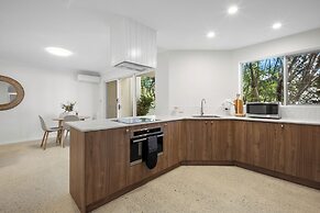 Burleigh Breeze 2 Bed Beach Walk