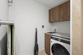 Burleigh Breeze 2 Bed Beach Walk