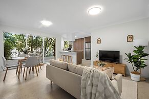 Burleigh Breeze 2 Bed Beach Walk