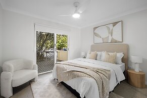 Burleigh Breeze 2 Bed Beach Walk