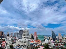 The Colony and the Luxe Infinity Pool