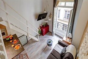 Charming Le Marais Mezzanine Studio
