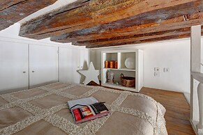 Charming Le Marais Mezzanine Studio