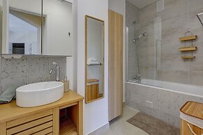 Elegant 1BR Near Eiffel & Champ de Mars