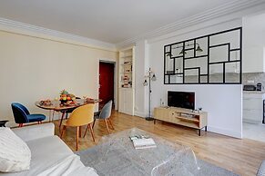 Elegant 1BR Near Eiffel & Champ de Mars