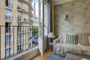 Elegant 1BR Near Eiffel & Champ de Mars
