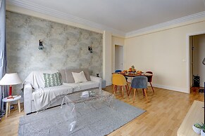 Elegant 1BR Near Eiffel & Champ de Mars